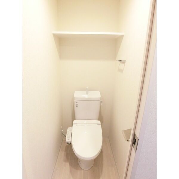 トイレ　温水洗浄便座です。