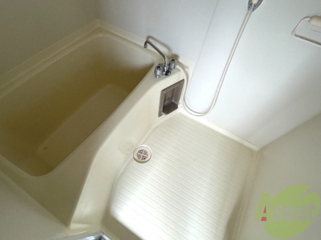 バス・シャワールーム　こちらの浴室で一日の疲れを癒しましょう。