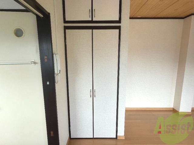 収納　収納スペースには大切なお洋服が収納できます。