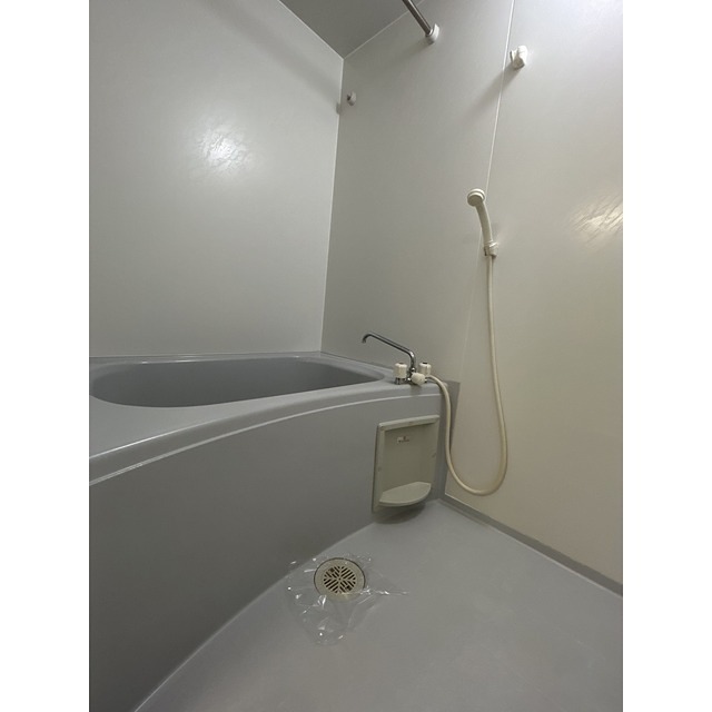 バス・シャワールーム　浴室乾燥機付きです。