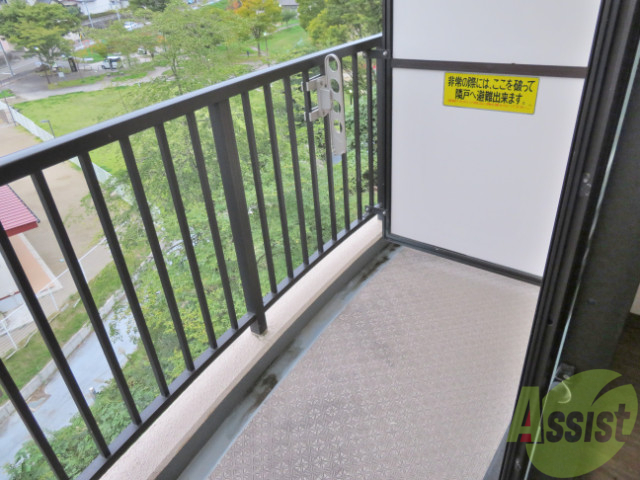 バルコニー　バルコニーがあるので晴れの日は洗濯物が干せますね