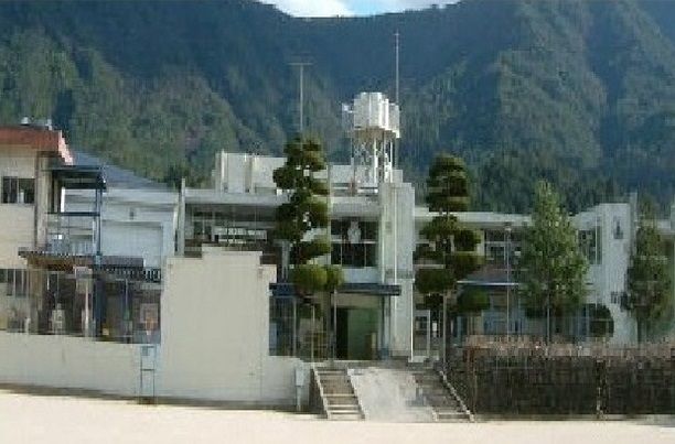 小学校　三田小学校（小学校）まで300m