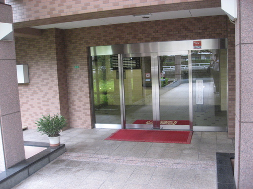 エントランス　エントランス外観　※2012年8月撮影