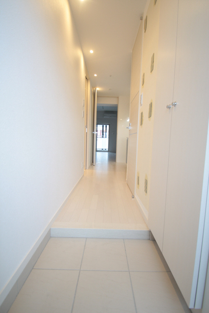 玄関　同間取の別室参考写真です。