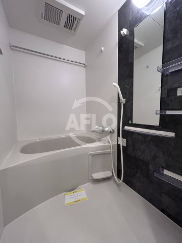 バス・シャワールーム　アドバンス江坂ラシュレ　浴室