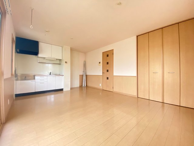 その他設備　※角部屋のお写真となります。側面の窓はございません。