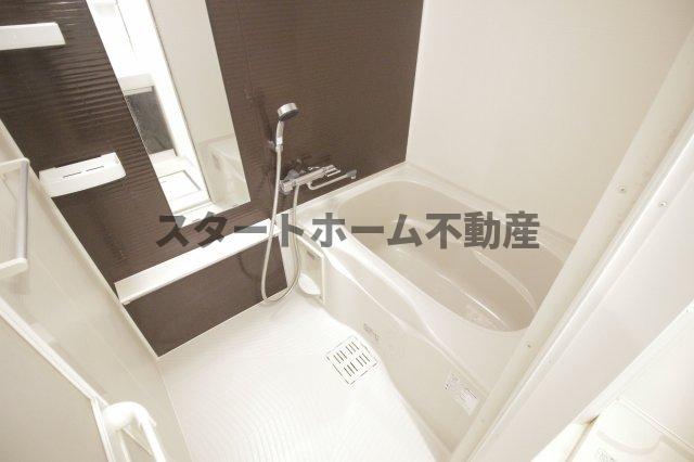 バス・シャワールーム　コンパクトで使いやすいお風呂です