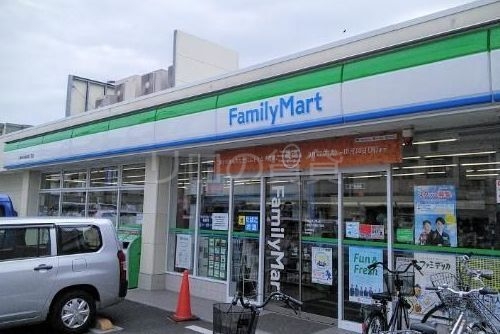 コンビニ　ファミリーマート三度屋大森東四丁目店（コンビニ）まで859m