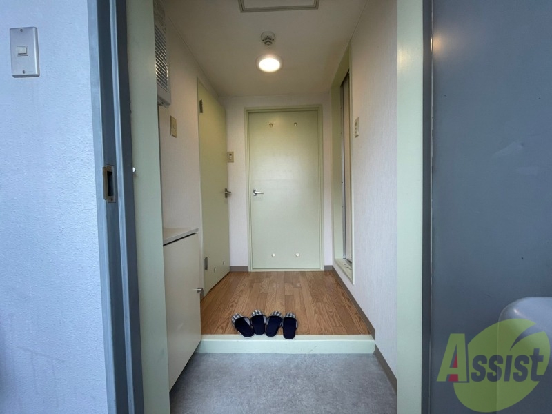 玄関　玄関から見た景色はこちらです。イメージできますか。