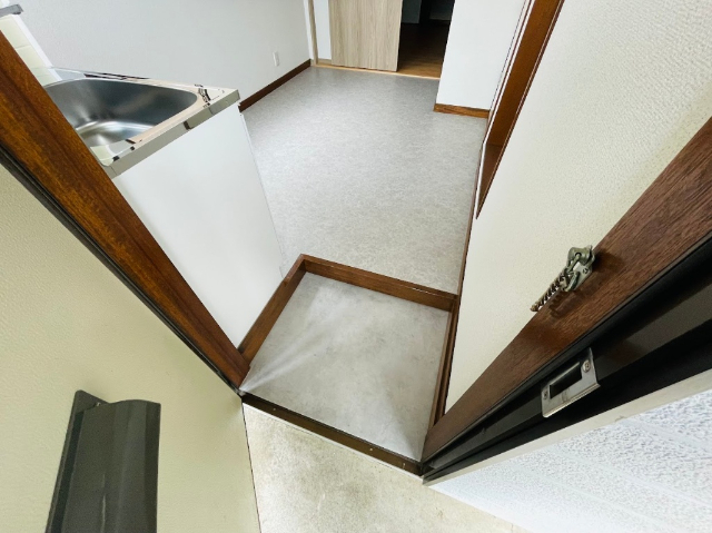 玄関　別部屋参照。