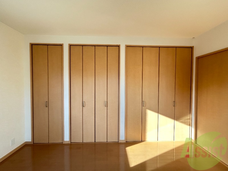 収納　洋室のクローゼット。広さは十分そうです。