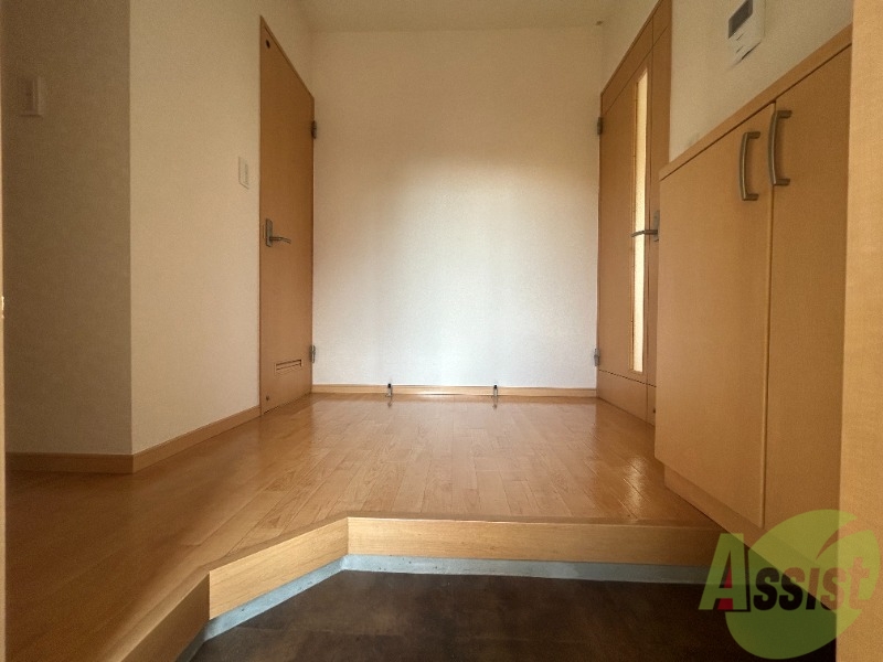 玄関　玄関からの様子です。すぐ部屋が見えないのは安心ですね。