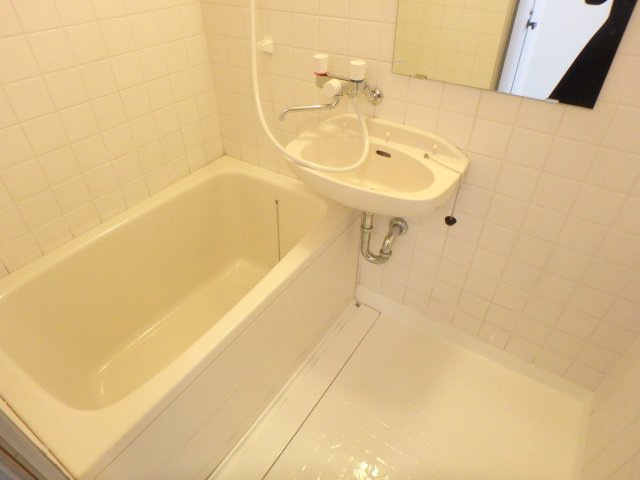 バス・シャワールーム　ゆったり過ごせるお風呂です