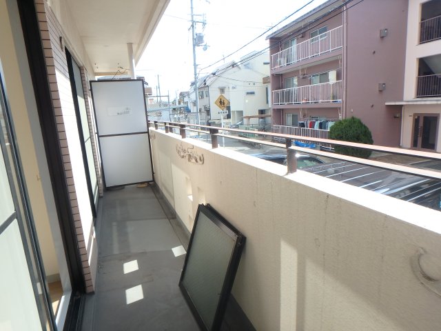 バルコニー　暖かな日差しのふりそそぐバルコニー