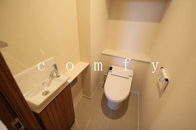 トイレ　※同建物別室の写真です。