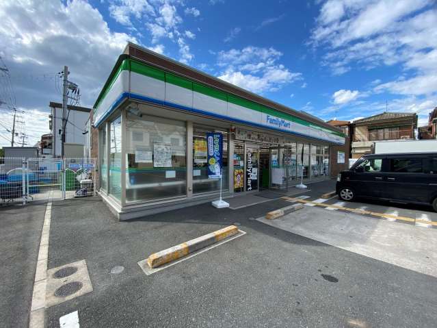 コンビニ　ファミリーマート（コンビニ）まで718m