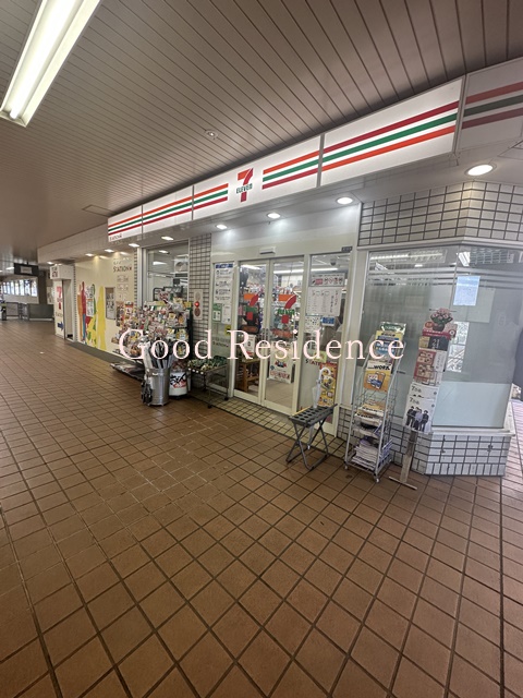 コンビニ　セブン-イレブン 京急ＳＴ弘明寺店（コンビニ）まで378m