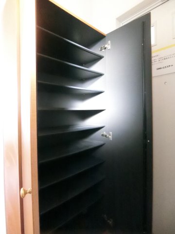 玄関　他のお部屋の参考写真となります。