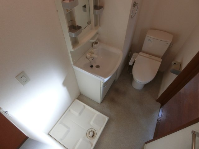 トイレ　他のお部屋の参考写真となります。