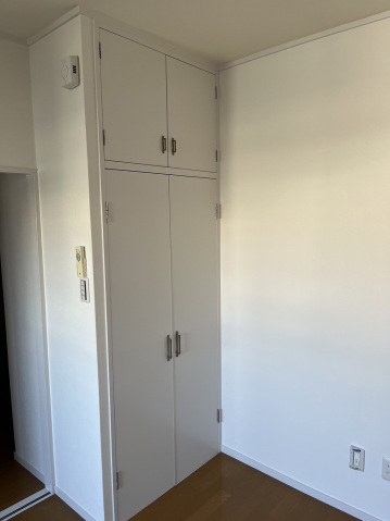 収納　同物件別号室の写真です。