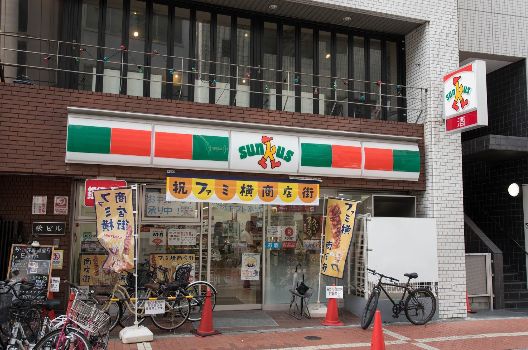 コンビニ　ファミリーマート上野六丁目南店（コンビニ）まで125m