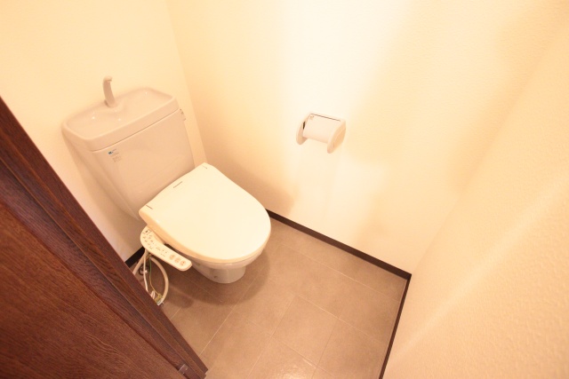 トイレ　※別室の参考写真の為、現況優先です。