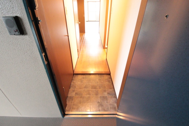 玄関　※別室の参考写真の為、現況優先です。