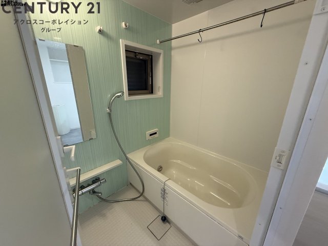 バス・シャワールーム　浴室乾燥機付きのお風呂！