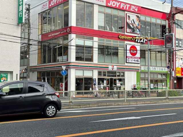 コンビニ　セブンイレブン（コンビニ）まで760m