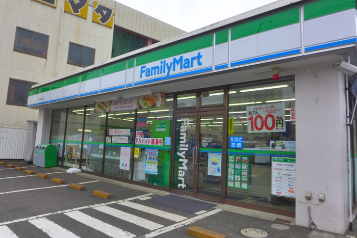 コンビニ　ファミリーマート（コンビニ）まで204m