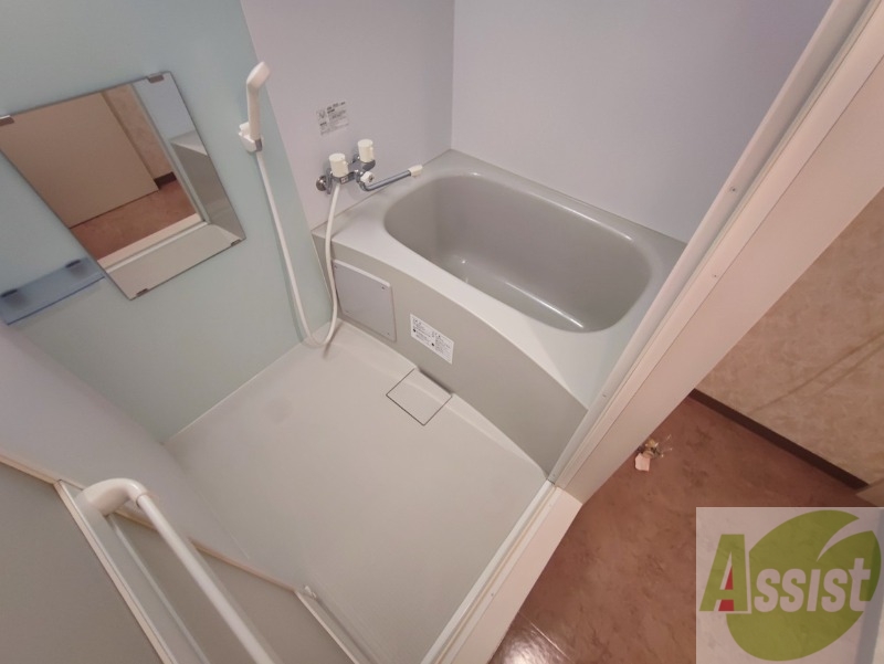 バス・シャワールーム　お風呂になります。一日の疲れを癒してくださいね。