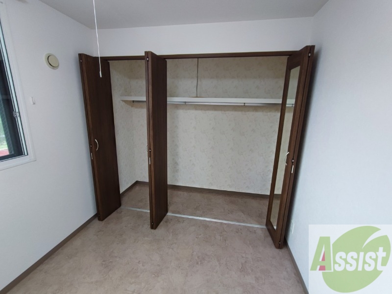 収納　寝室の収納です。部屋がすっきり片付きます。