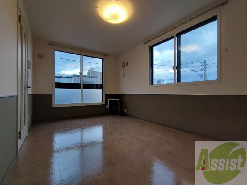 居室・リビング　広々としたリビングですね。使い勝手がよさそうですね！