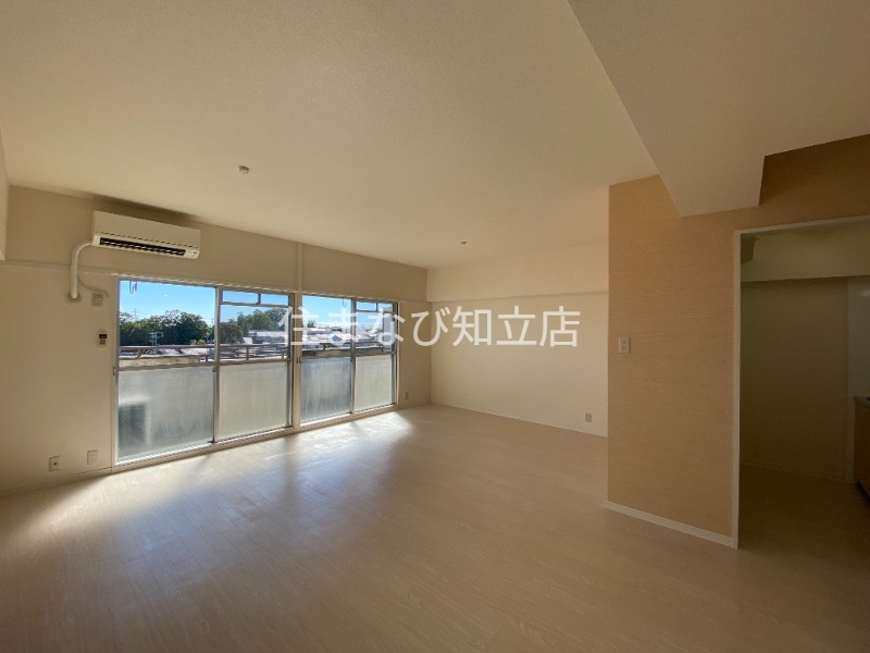 居室・リビング　同型別部屋写真