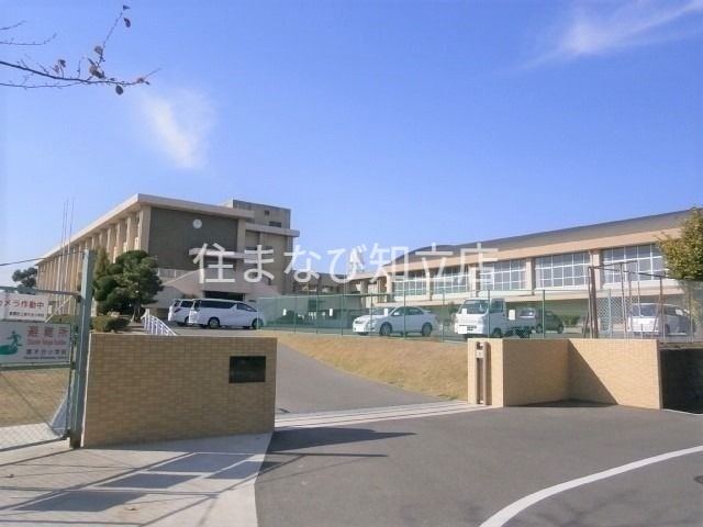 小学校　東郷町立春木台小学校（小学校）まで915m