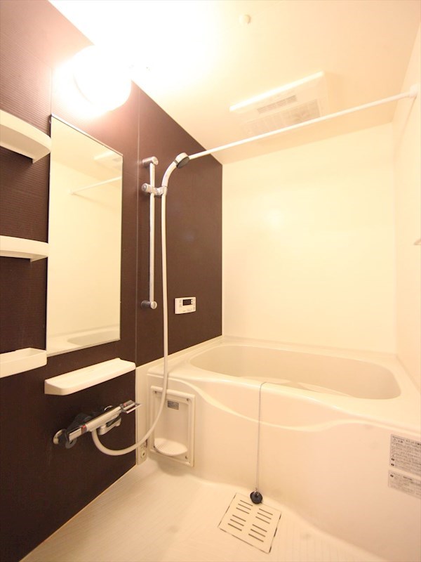 バス・シャワールーム　浴室暖房乾燥機付　追い焚き・オートバス機能付お風呂