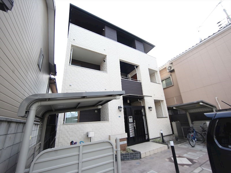 建物外観　外観　オートロック付　屋根付き駐輪場有り　1フロア2部屋