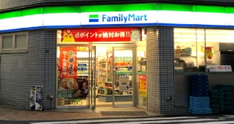 コンビニ　ファミリーマート立教通り店（コンビニ）まで130m