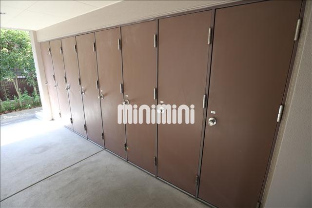 その他共有部分　部屋ごとに物置があります