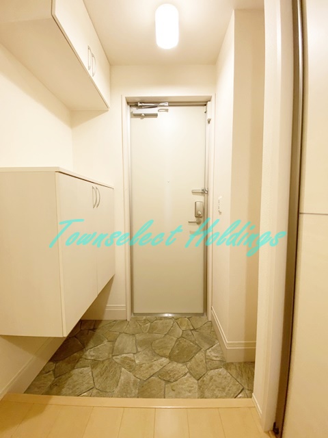 玄関　収納もある玄関です