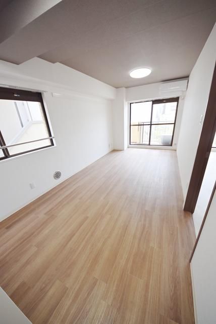 居室・リビング　★リノベーション済みのきれいなリビング★