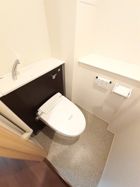 トイレ　温水洗浄便座