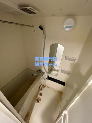 バス・シャワールーム　コンパクトで使いやすいお風呂です