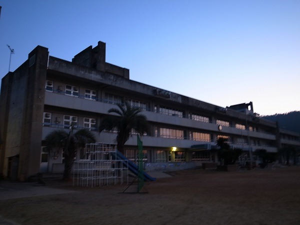 小学校　新市小学校（小学校）まで436m