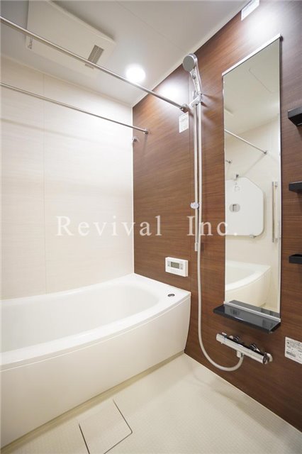 バス・シャワールーム　追い焚き・浴室乾燥機付きで便利です