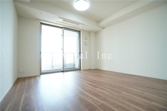 居室・リビング　窓が大きく明るいリビングです