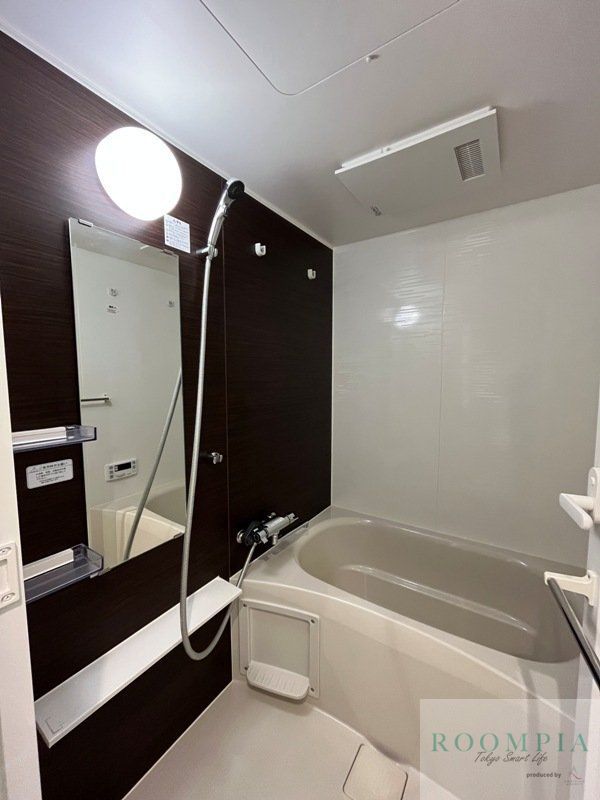 バス・シャワールーム　※同タイプの別のお部屋です。