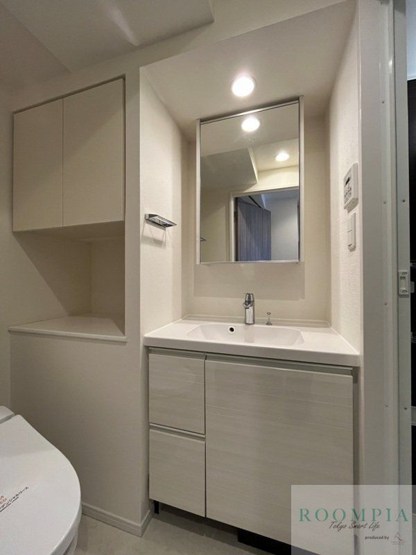 洗面設備　※同タイプの別のお部屋です。