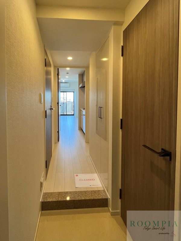 玄関　※同タイプの別のお部屋です。