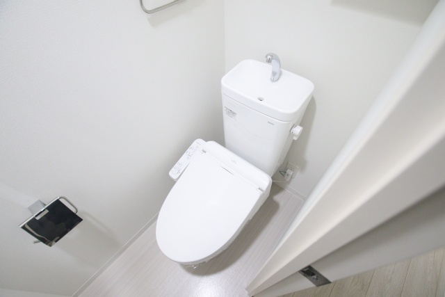 トイレ　※別室の参考写真の為、現況優先です。